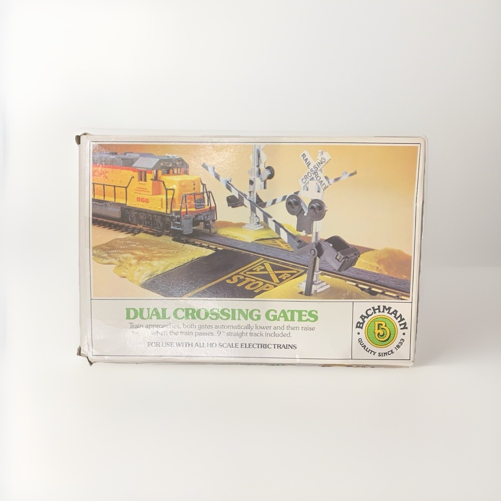 Bachmann Dual Crossing Gates HO Scale Kit #46220 Used in Box for Electric Train